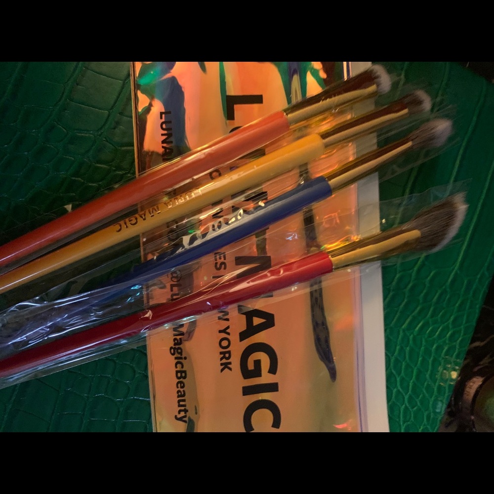 Luna Magic Eye Brush Set with pouch